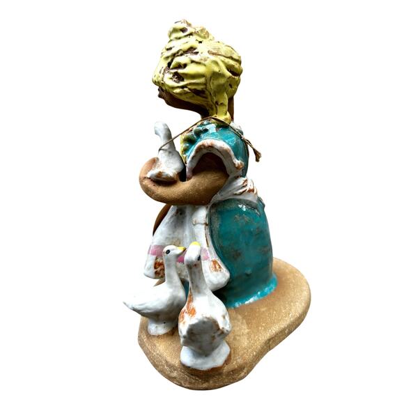 'Betsy the Goose Girl' from Poppets by Poppytrail, Helen Slater Metlox Pottery - Picture 8 of 9